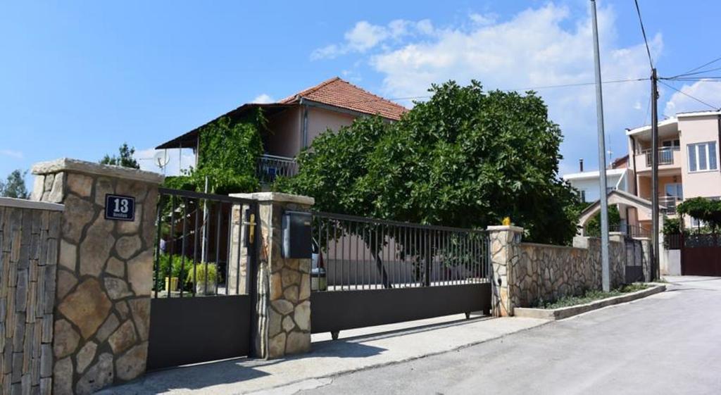 Apartment Julietta Pirovac Exterior foto