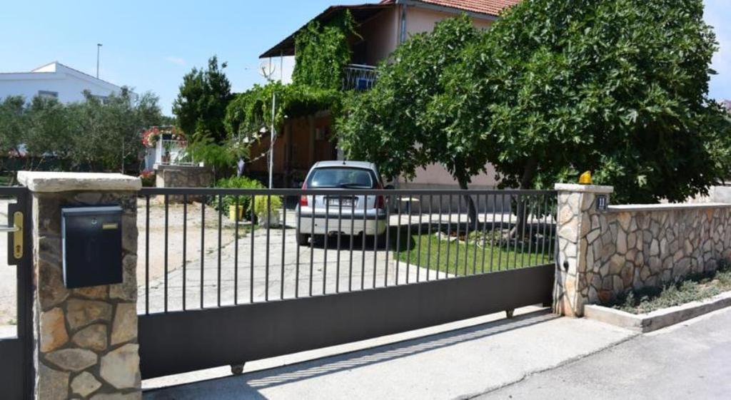 Apartment Julietta Pirovac Exterior foto